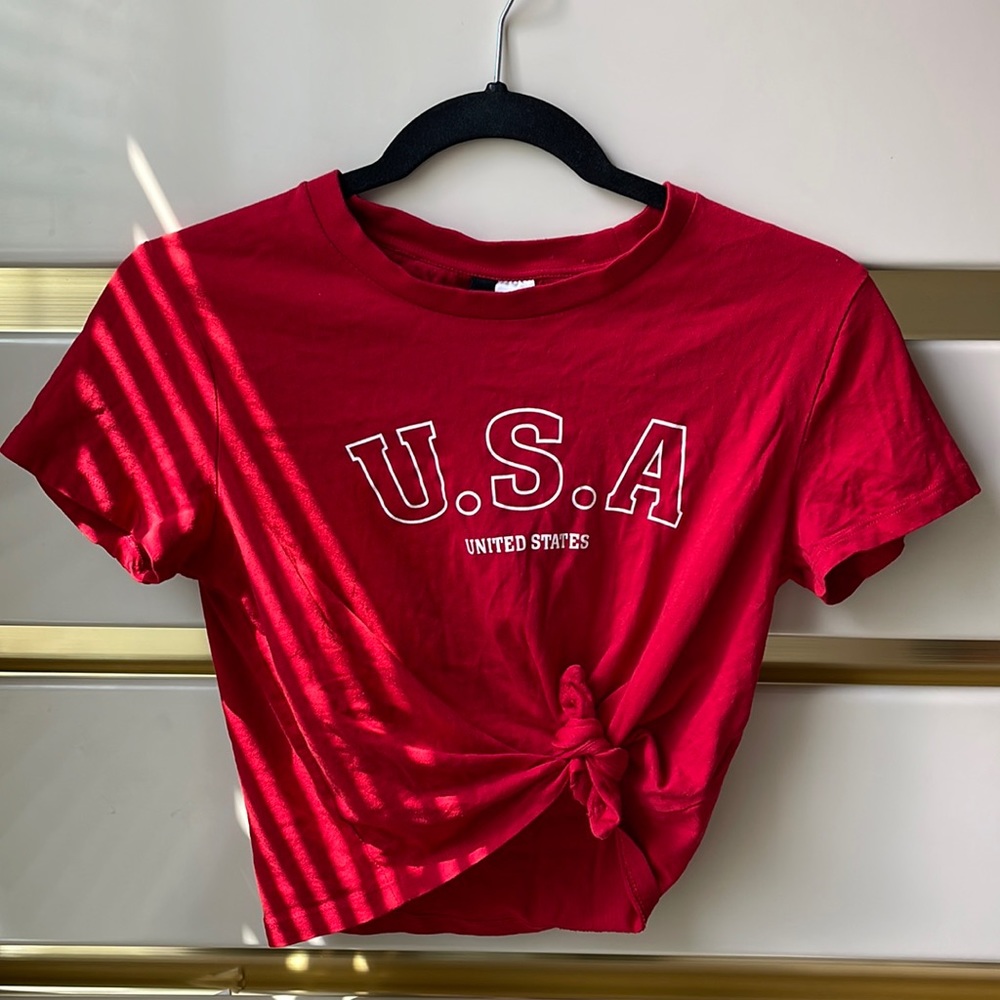 Crop top H&M USA United States logo